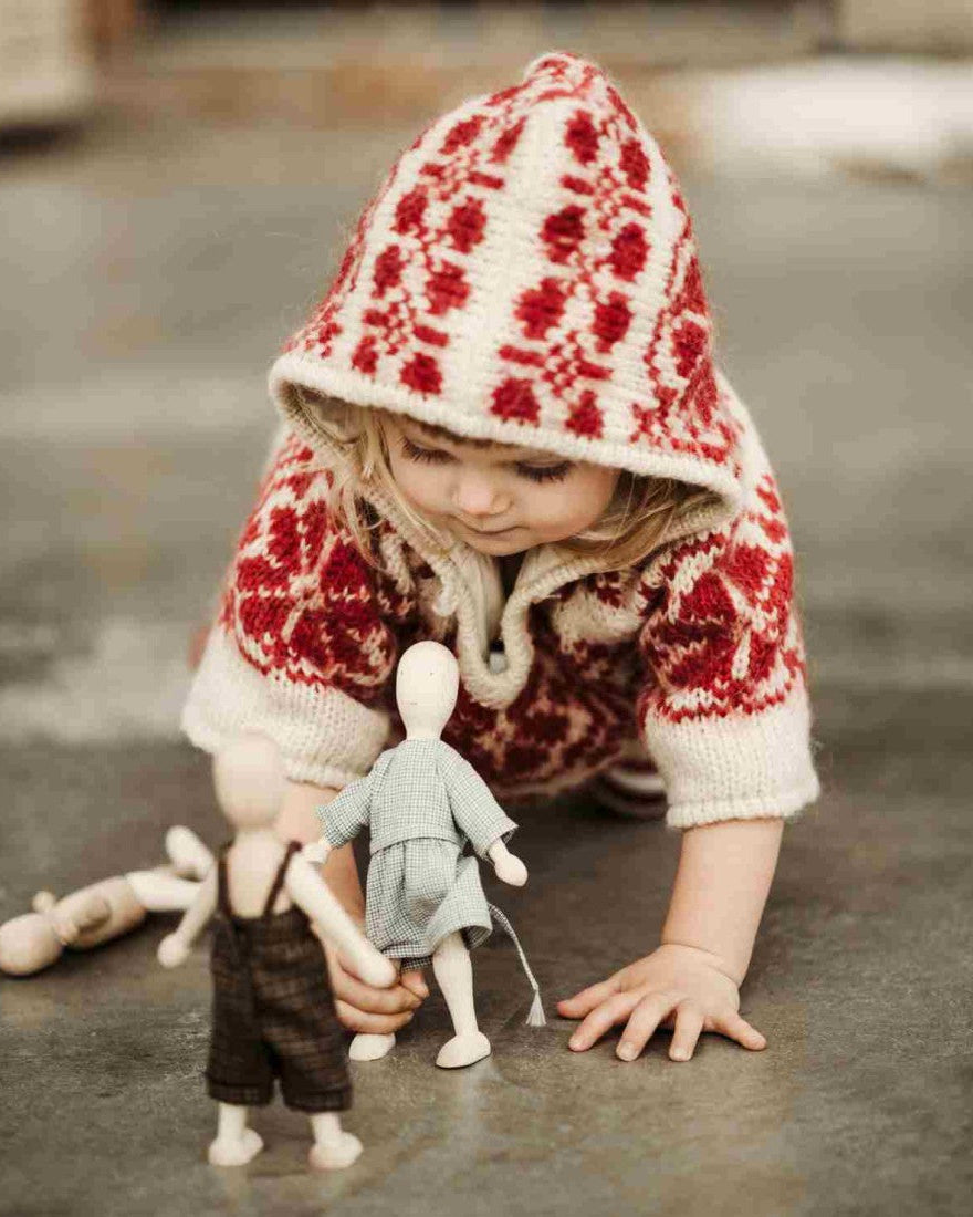 Wooden Story – Holzpuppe Walnuss mit Hose | Natur