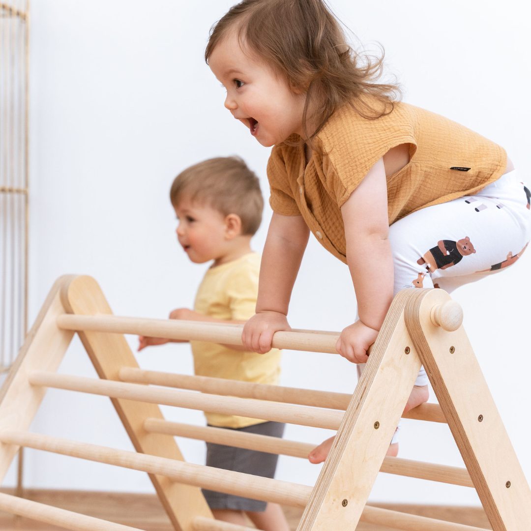 Die Vorteile des Pikler Dreiecks: Spielend Lernen und Motorik Fördern für Kleine Entdecker