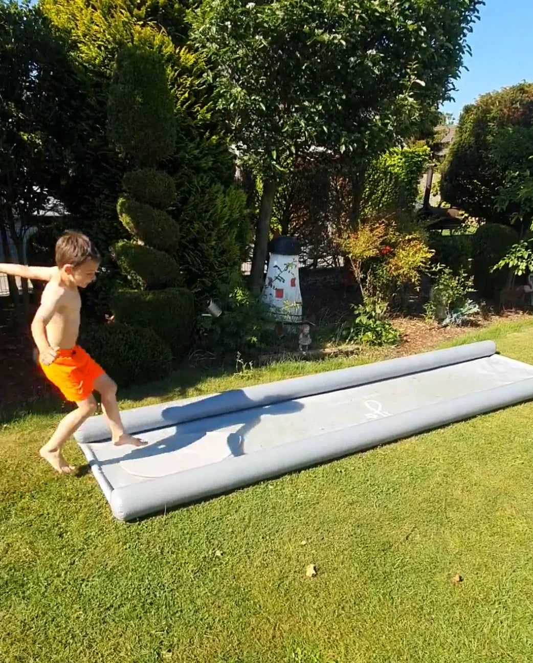 Jupiduu Slide & Surf Way: Wasserrutsche für den Garten.
