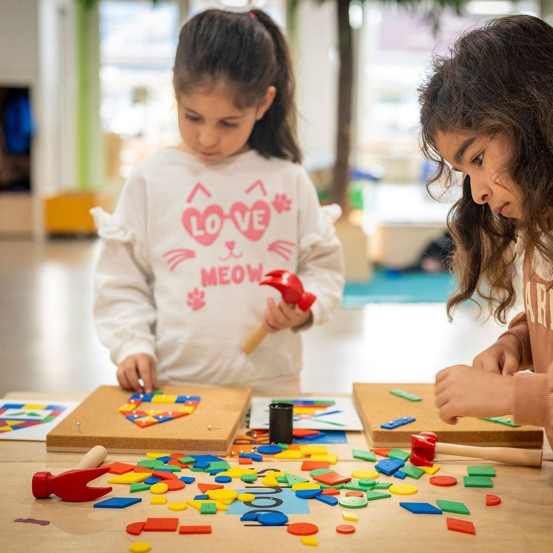 Der Unterschied zwischen herkömmlichem Spielzeug und Montessori-Spielzeug - verysuperb