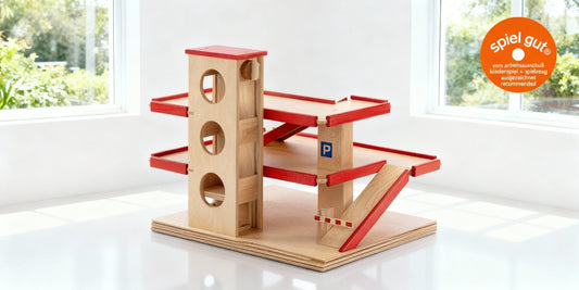 Die faszinierende Welt des Holzspielzeugs: Warum das Holzparkhaus von Christof Beck Spielwaren das Herz jeder Spielwelt ist