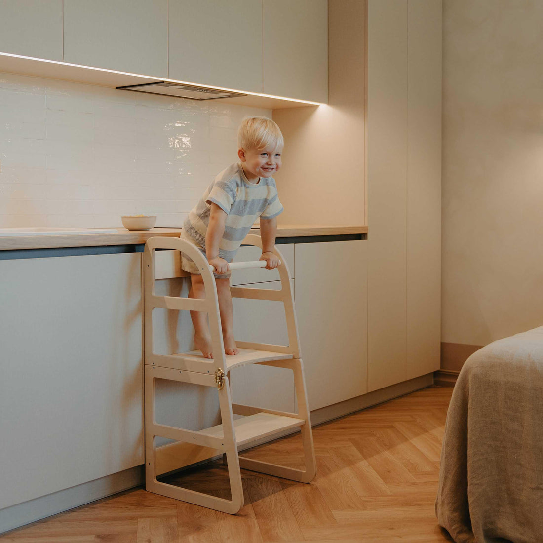 Montessori Lernturm im Familienalltag