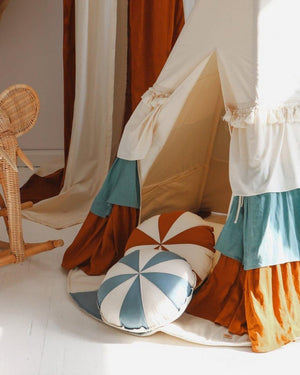 Tipi „Circus“ mit Rüschen und braun-beiger Matte