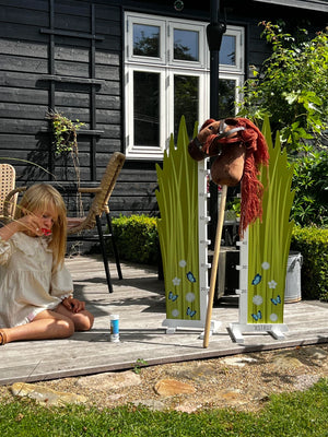 Steckenpferd Hindernis mit Blumen von by ASTRUP – Ein Abenteuer für kleine Reiter!