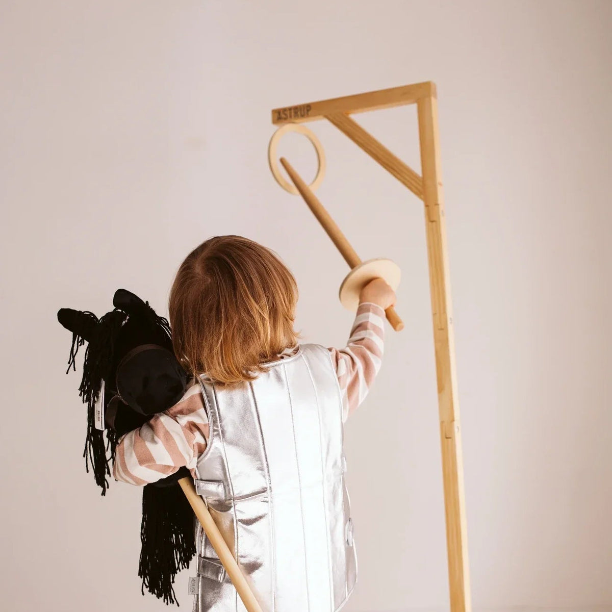 byASTRUP® Ringreiten-Set – Hobby Horse Turnierspiel mit Lanze