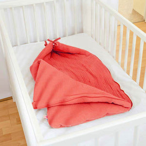 Erdbeer-Babynest aus Bio-Baumwolle - verysuperb