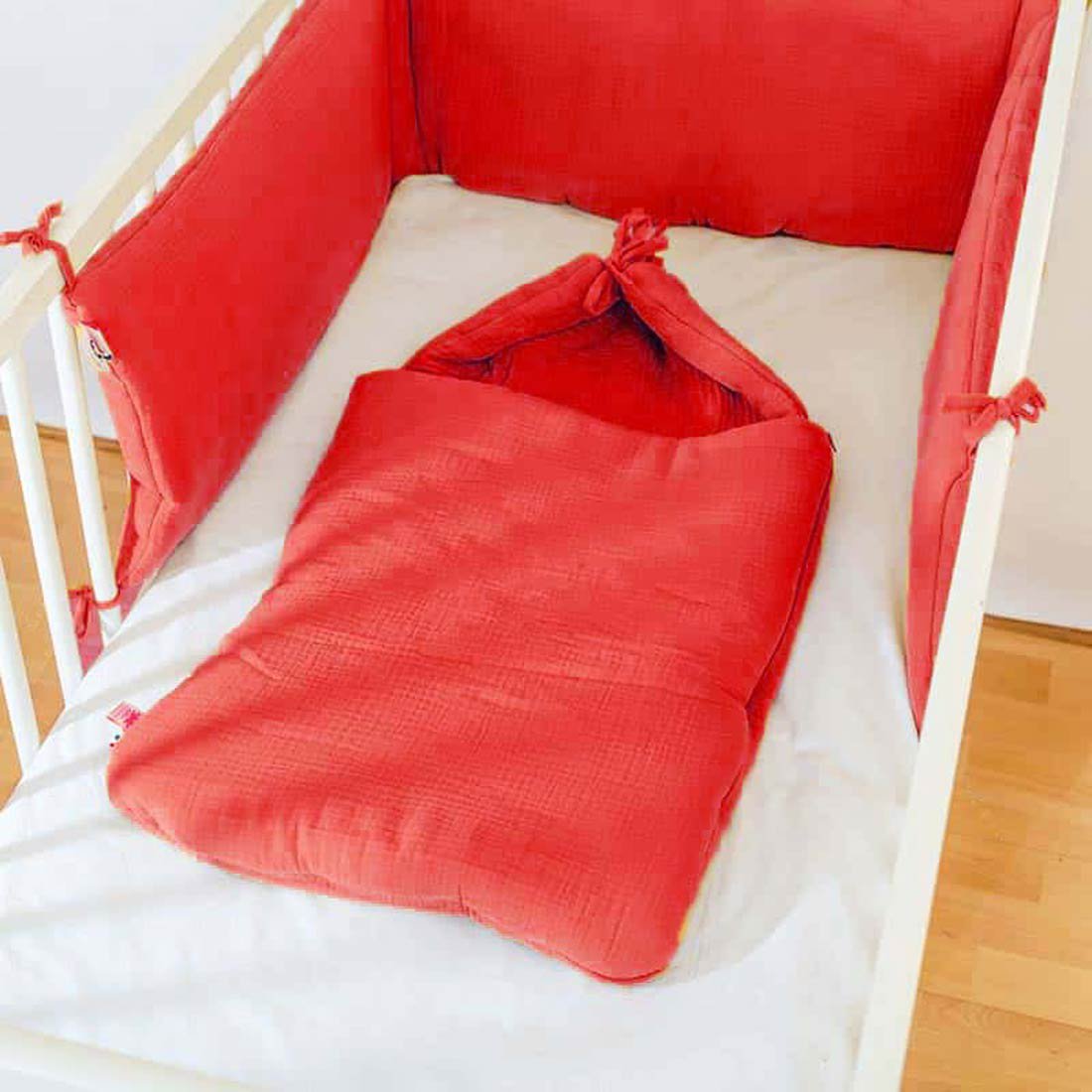 Erdbeer-Babynest aus Bio-Baumwolle - verysuperb