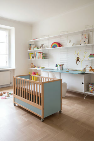 Babybett, Massivholz Buche, MDF, mit Rollen, Blau Pastell