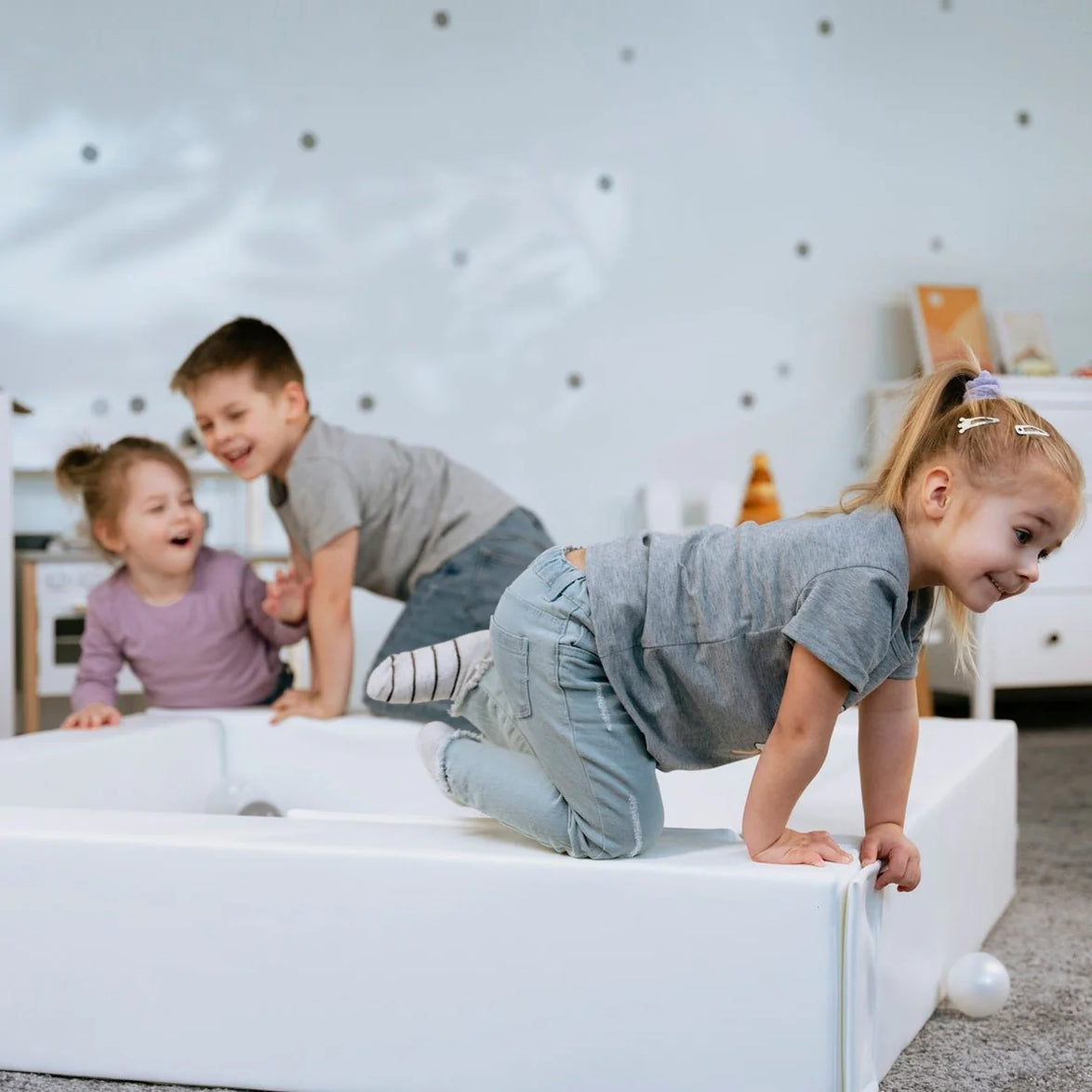 Softplay Bällebad für Kinder Indoor & Outdoor Weiß | IGLU
