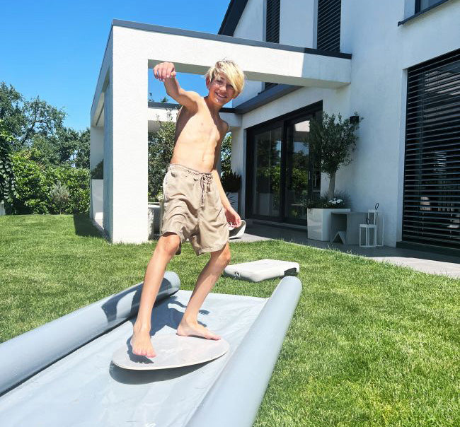Slide & Surf Way von Jupiduu – Surfen im Garten!